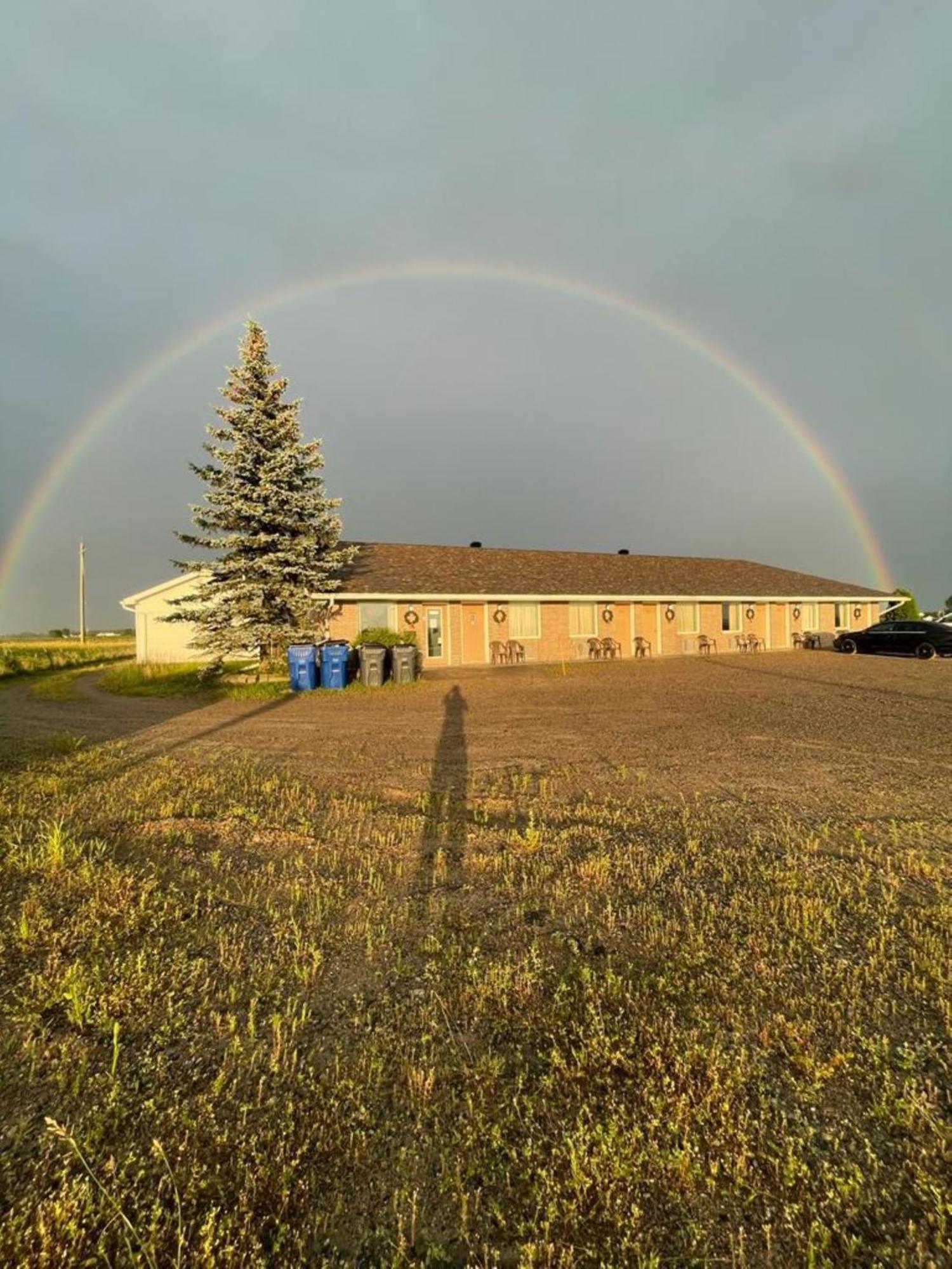 Earlton Motel エクステリア 写真